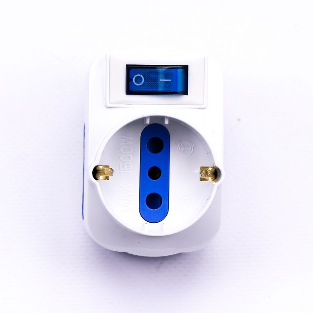 Adapttatore Spina 16a 2 Prese 2p+t 10/16a Bipasso + 1 Presa/schuko Con Interruttore